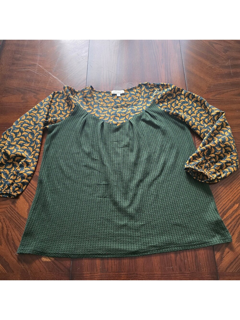 Westbound Woman Green Patterned Raglan Top